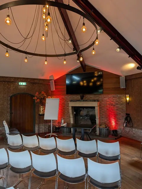 Zaal bij holla legal & tax voor de presentatie van Gijs Bodenstaff over local SEO voor franchiseketens